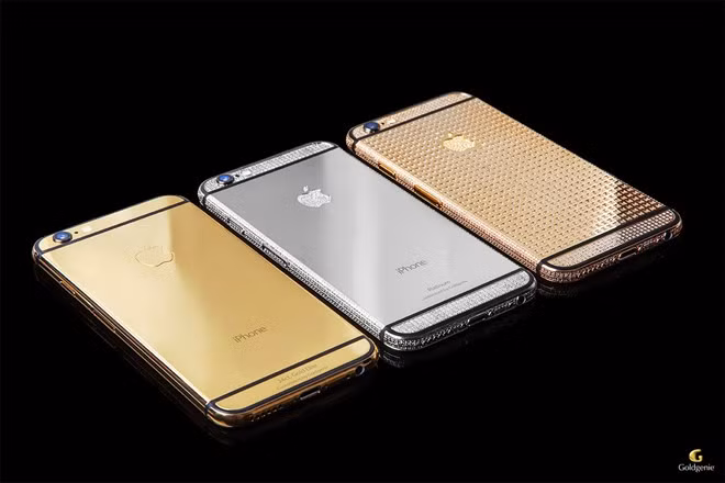  Diamond RockStar: phiên bản điện thoại iPhone 6S do Goldgenie chế tác có giá lên đến 14.500 USD, tương đương 323 triệu đồng. Chiếc điện thoại nàyđược phủ một lớp vàng 24K, đính kèm 800 viên kim cương được tỉa cắt tỉ mỉ theo viền điện thoại.
