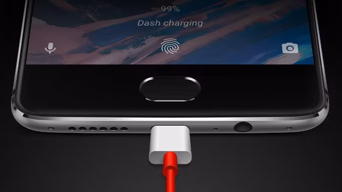  5. Nút cảm ứng điện dung chuyên dụng. Ngoài nút Home và máy quét vân tay, OnePlus 3 còn được trang bị 2 nút điện dung mà bạn có thể thiết lập một nút với chức năng "back" và một nút cho các thao tác đa nhiệm rất tiện lợi.