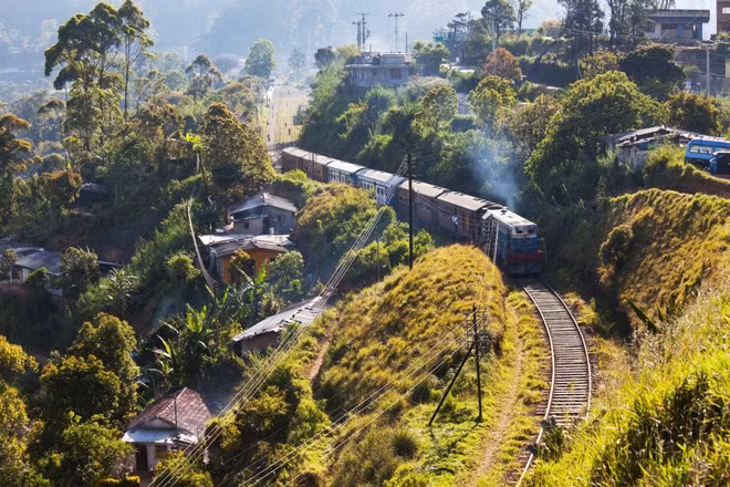  Ceylon đổi thành Sri Lanka. Ceylon là tên người Bồ Đào Nha đặt cho vùng đất ở Nam Á họ phát hiện vào năm 1505. Tiếp sau, nơi này trở thành thuộc địa của Đế quốc Anh và đến năm 1948, họ mới giành được độc lập. Một năm sau đó, chính phủ của hòn đảo quyết định thực hiện đổi tên quốc gia thành Sri Lanka. Mặc dù vậy, phải đến năm 2011, mọi thứ liên quan đến Ceylon, từ các cơ quan nhà nước đến doanh nghiệp, bị xóa bỏ. Tất cả phải thay đổi hoàn toàn thành Sri Lanka.