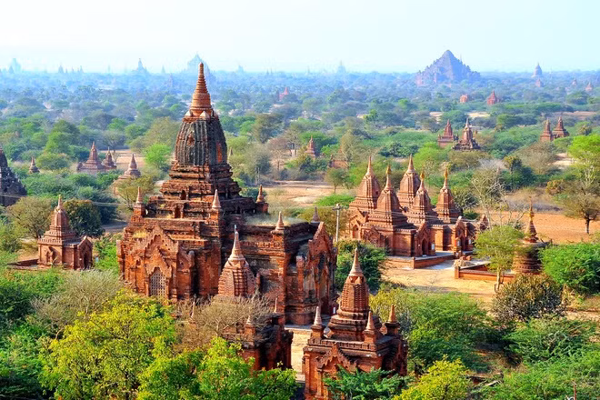  Miến Điện (Burma) đổi tên thành Myanmar. Năm 1989, chính phủ quân sự quyết định đổi tên từ Miến Điện thành Myanmar trong nỗ lực bảo tồn cách viết bằng ngôn ngữ địa phương: Myanma. Lý do khác được đưa ra là cái tên cũ chỉ nói về nhóm dân tộc lớn nhất đất nước là người Bamar (hay Burmans) chứ không phải một cái tên đại diện cho 135 cộng đồng người bản địa. Một số địa danh của Myanmar cũng thay đổi tên như Rangoon có tên mới là Yangon và Irrawaddy đổi thành Ayeyarwady.