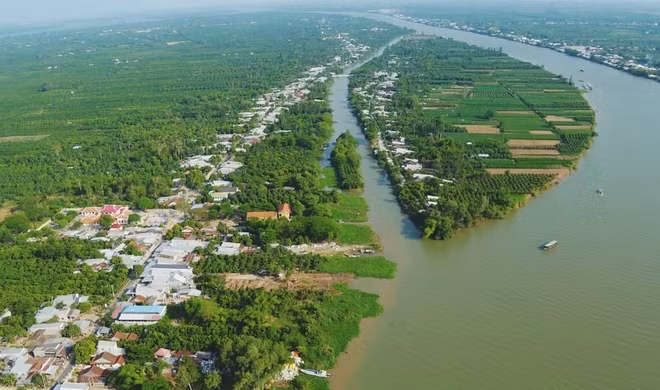 Cổng TTĐT huyện Chợ Mới cho biết về nguồn gốc tên gọi Chợ Mới, tương truyền ngày xưa có ngôi chợ cũ tên Phó Định Bài, nằm ở bên kia bến đò Kiến An, về sau, một ngôi chợ khá bề thế được xây dựng tại huyện lỵ ngày nay, được người dân gọi là "Chợ Mới". Ảnh: Tammmmeo.