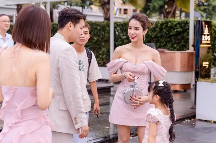 Trang Trần ủng hộ Diệp Lâm Anh: 'Chia cắt tình mẫu tử là điều ác độc nhất' - Hình 4 Trang Tran ung ho Diep Lam Anh: 'Chia cat tinh mau tu la dieu ac doc nhat'-Hinh-4