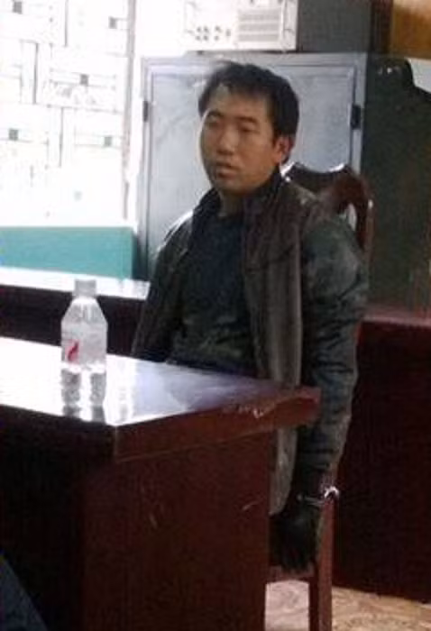 Một trong hai đối tượng tại cơ quan công an.