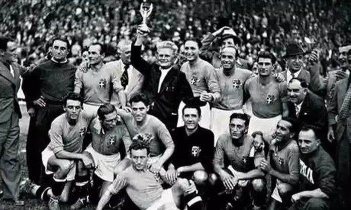 4 năm sau vào năm 1934, chiếc cúp được chuyển giao cho Italy và họ tiếp tục chiến thắng để giữ chiếc cúp này vào năm 1938.