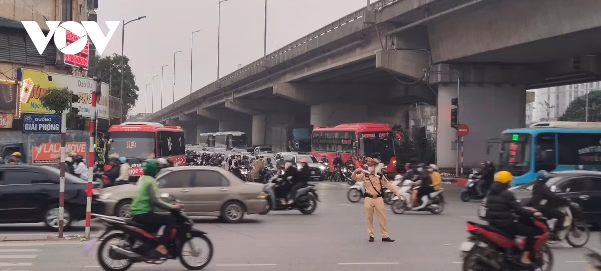Ngày cuối cùng của kỳ nghỉ lễ Giỗ Tổ Hùng Vương thời tiết thuận lợi, không có mưa như ngày đầu nghỉ lễ, giúp người dân đi lại thuận tiện và an toàn hơn.