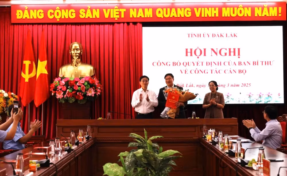 Ban Bi thu Trung uong Dang chi dinh, chuan y nhan su 3 tinh