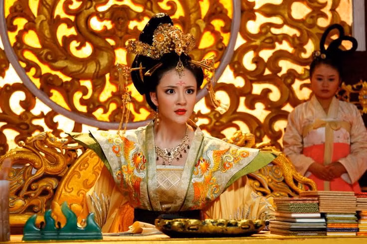  5. Đề cao Nho giáo nhưng vẫn trọng dụng nhân tài. Võ Tắc Thiên thúc đẩy chế độ khoa cử, mở rộng cơ hội cho tầng lớp trí thức tài năng, kể cả những người xuất thân thấp kém, giúp đất nước thịnh vượng. Ảnh: Pinterest.