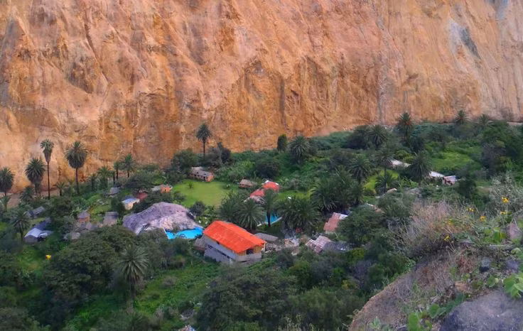  7. Có một ngôi làng bên trong hẻm núi. Sangalle, hay còn gọi là "ốc đảo Colca", là một ngôi làng nhỏ nằm sâu trong hẻm núi, được bao quanh bởi cây cối xanh tươi và có hồ bơi tự nhiên, tạo nên một điểm dừng chân tuyệt vời cho du khách. Ảnh: Pinterest.