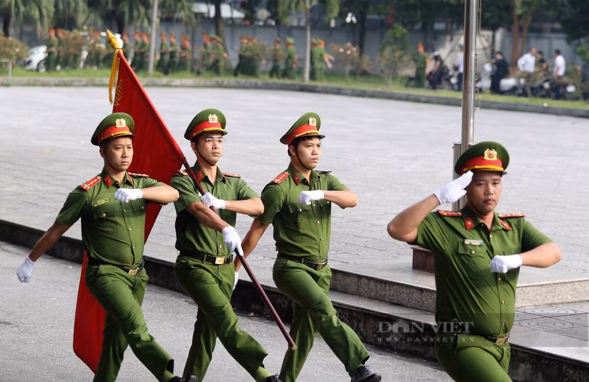 Xem canh sat bao ve Ha Noi trinh dien vo thuat dep mat-Hinh-2