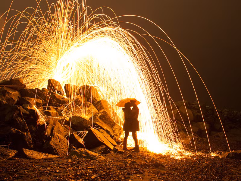 Bắt đầu từ những bức ảnh trên mạng, steel wool (tên của cách chụp ảnh này) đang dần trở nên phổ biến và được nhiều bạn trẻ yêu nhiếp ảnh mong muốn trải nghiệm.