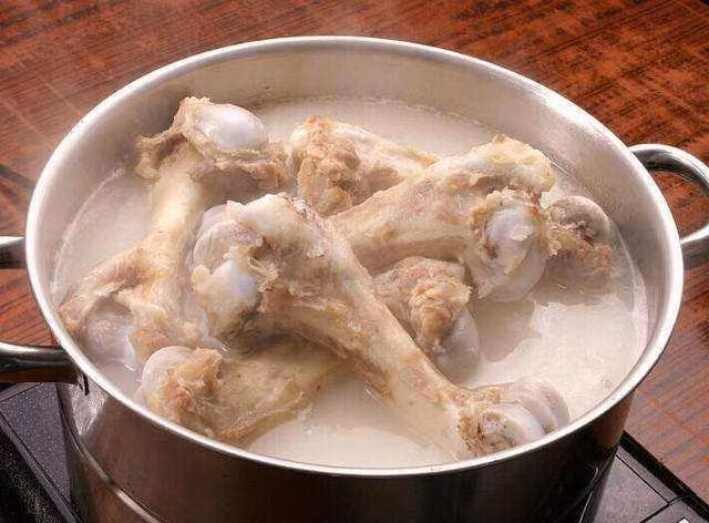 Ham xuong kieng nhat cho 2 thu nay vao, canh nong mui khong ngon