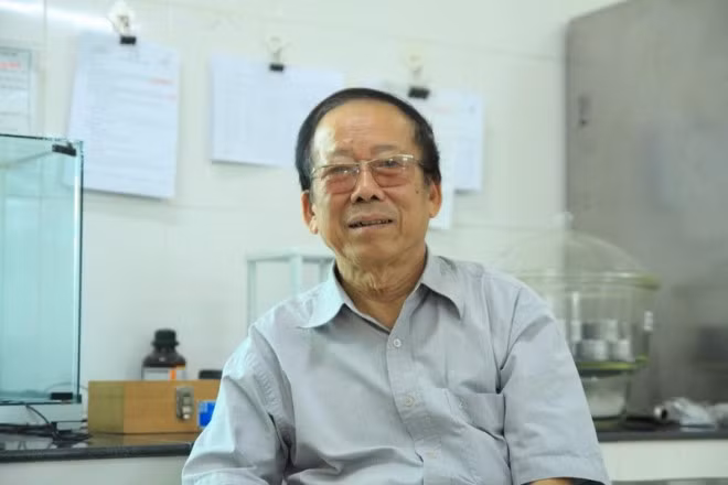 Cách đơn giản để phân biệt tôm sạch và tôm bị bơm tạp chất Cach don gian de phan biet tom sach va tom bi bom tap chat