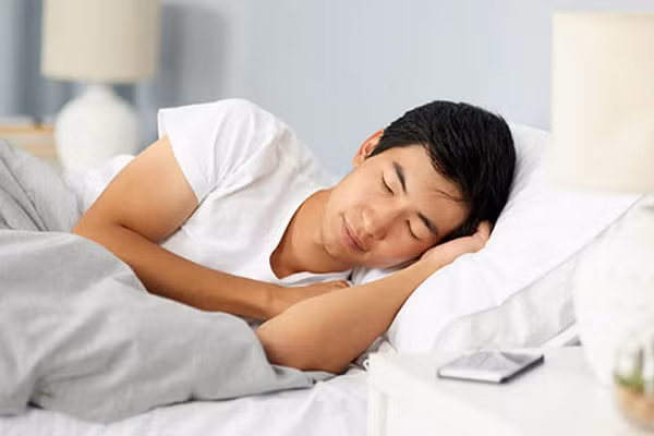 Tư thế ngủ giúp tránh trào ngược dạ dày Tu the ngu giup tranh trao nguoc da day