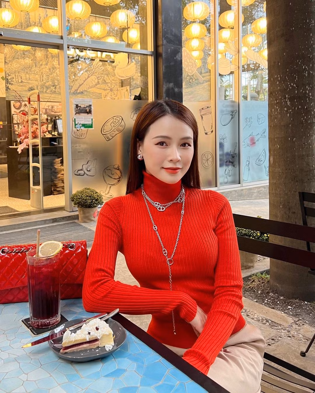 Vo Hoang Yen - Mau Thuy dien bikini do dang tren bien-Hinh-10