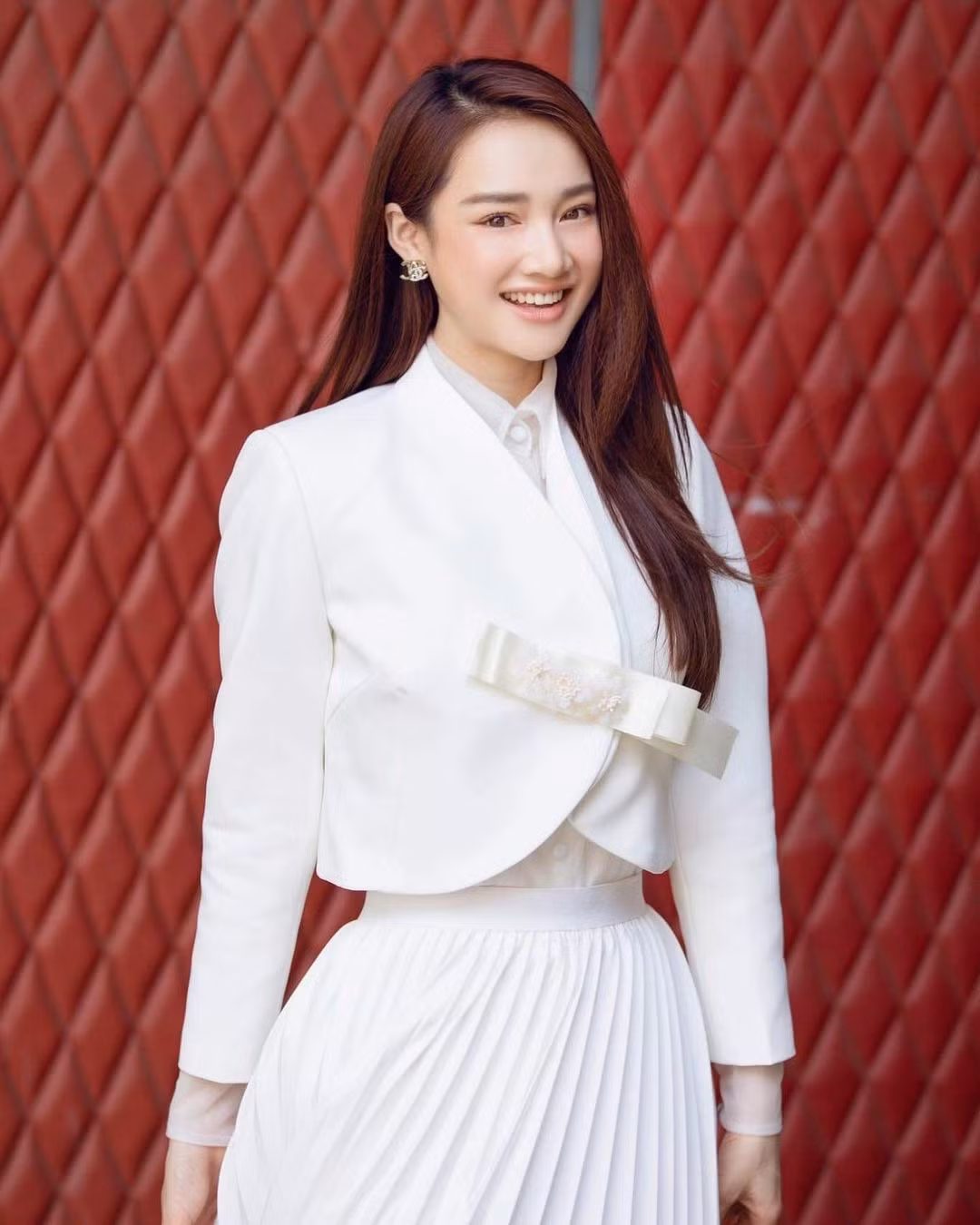 Vo Hoang Yen - Mau Thuy dien bikini do dang tren bien-Hinh-5