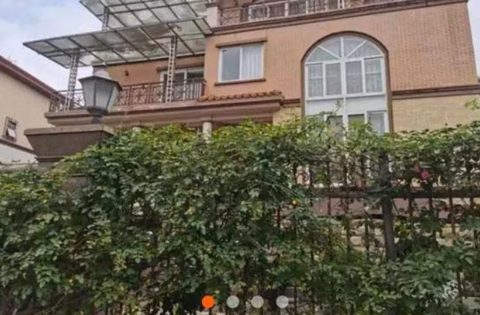 Xôn xao tin đồn căn biệt thự vừa sang tay trăm tỷ chôn vàng dưới móng - Hình 2 Xon xao tin don can biet thu vua sang tay tram ty chon vang duoi mong-Hinh-2