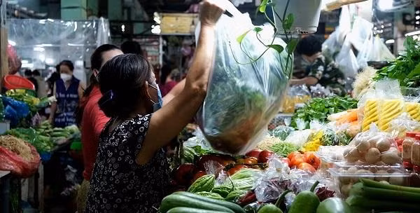 Sau rau củ quả, thịt gà và thịt heo 'dắt tay nhau' tăng giá ngoài chợ - Hình 3 Sau rau cu qua, thit ga va thit heo 'dat tay nhau' tang gia ngoai cho-Hinh-3