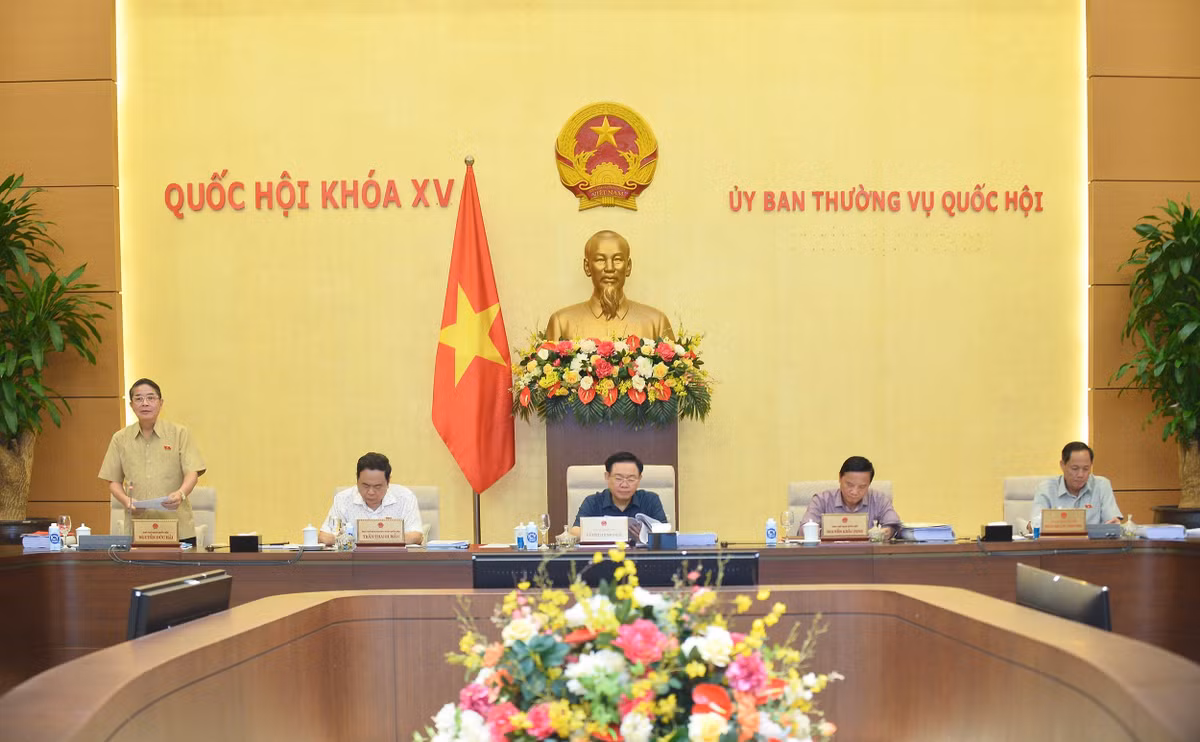 Ủy ban Thường vụ Quốc hội cho ý kiến về công tác nhân sự Uy ban Thuong vu Quoc hoi cho y kien ve cong tac nhan su