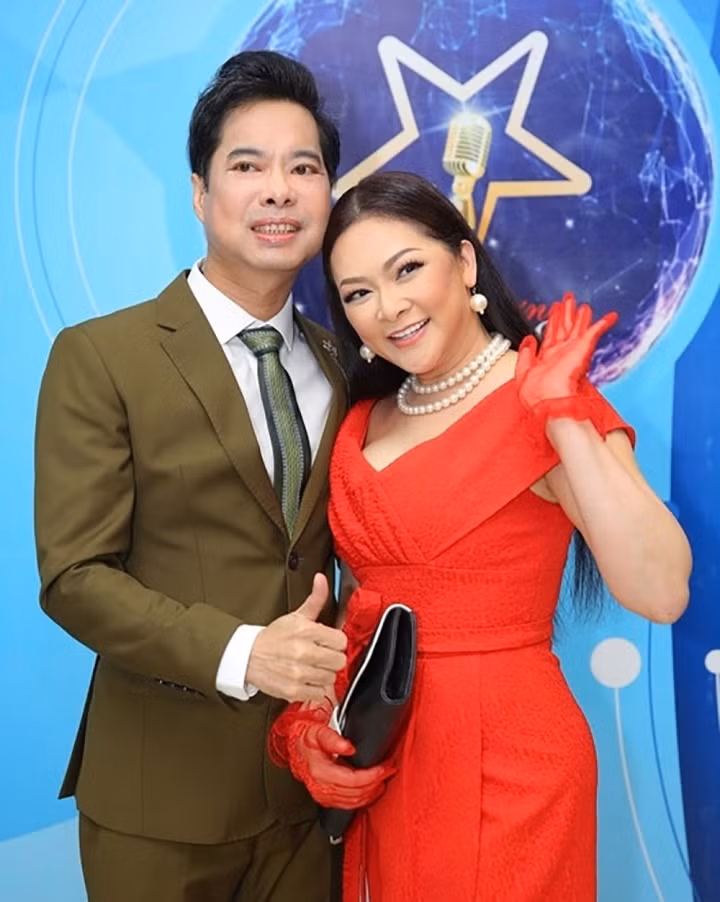 Duong tinh cua Ngoc Son: Doc than tuoi 54, tung yeu tham 2 my nhan-Hinh-3