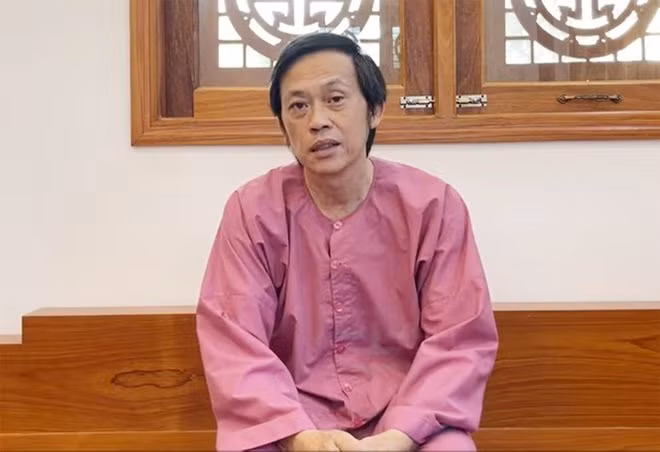 NS Hoài Linh đi diễn hội chợ, phản ứng của khán giả gây sốc - Hình 3 NS Hoai Linh di dien hoi cho, phan ung cua khan gia gay soc-Hinh-3