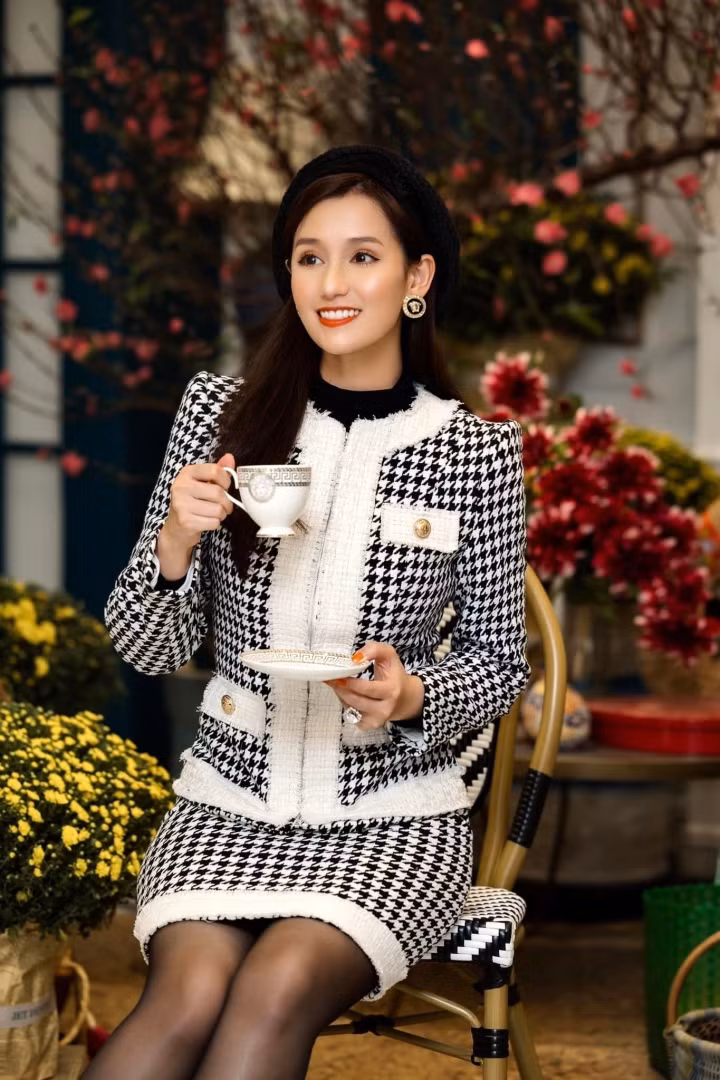Không gian sống xanh ngát của diễn viên 'đại gia' Lã Thanh Huyền Khong gian song xanh ngat cua dien vien 'dai gia' La Thanh Huyen