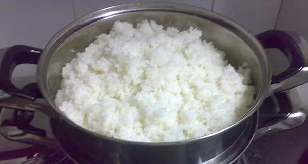 Cách bảo quản cơm nguội không bị thiu, chảy nước Cach bao quan com nguoi khong bi thiu, chay nuoc