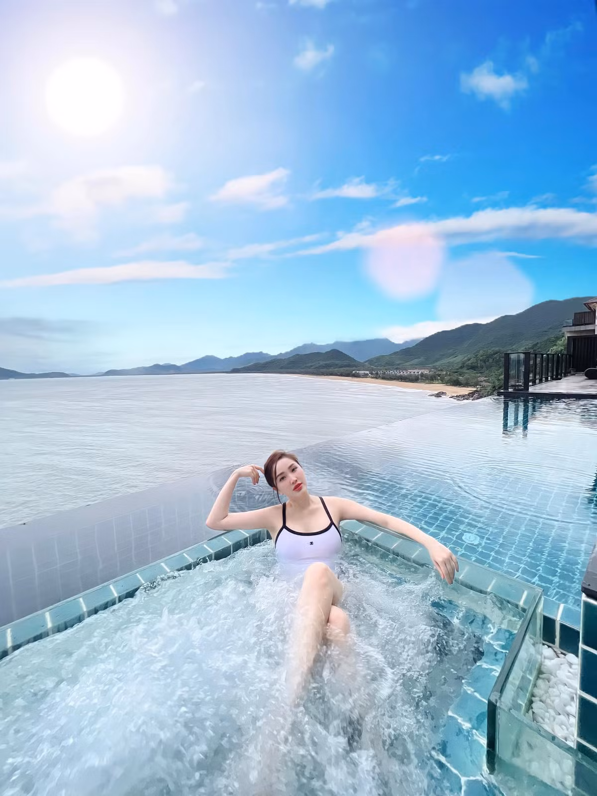 Loạt mỹ nhân Việt nóng bỏng với bikini - Hình 2 Loat my nhan Viet nong bong voi bikini-Hinh-2