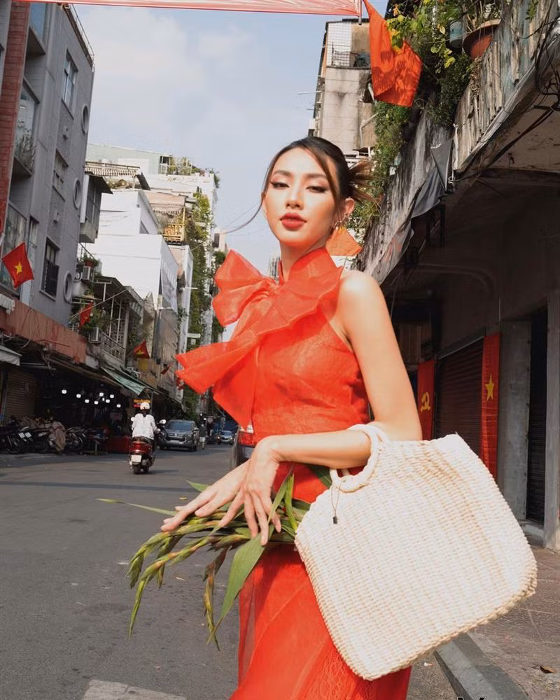 Lan truyen anh hoa hau Thuy Tien danh bai cuc sung-Hinh-6