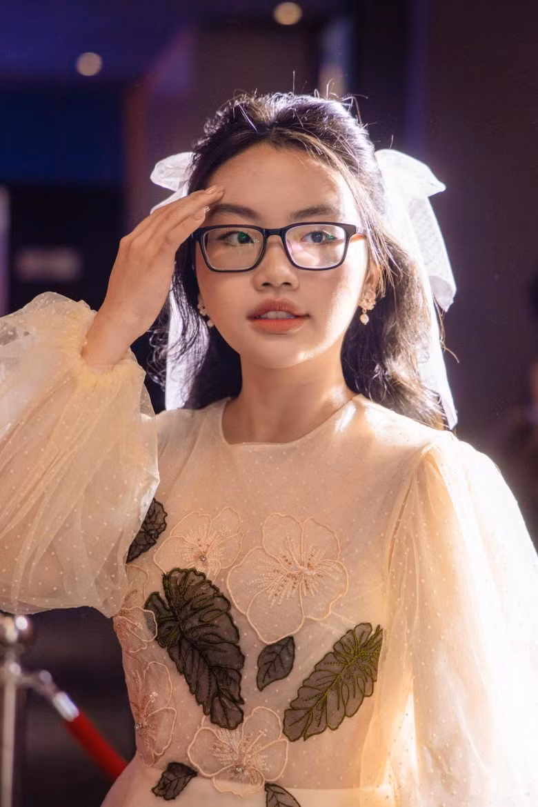Phương Mỹ Chi bỗng hóa mặn mà nền nã như quý cô - Hình 7 Phuong My Chi bong hoa man ma nen na nhu quy co-Hinh-7