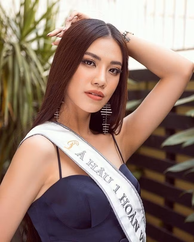 Nguyễn Huỳnh Kim Duyên đoạt ngôi vị Á hậu 1 Hoa hậu Hoàn vũ Việt Nam 2019. Cô sở hữu gương mặt cá tính, sắc sảo.