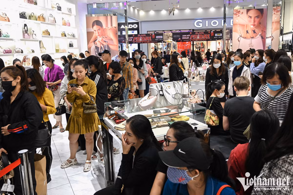 Cuoc do bo trung tam thuong mai 'vo vet' hang ngay Black Friday-Hinh-8