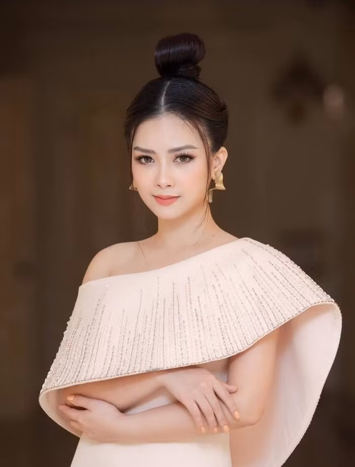 Mỹ nhân Việt gặt hái nhiều thành công trên con đường nghệ thuật - Hình 5 My nhan Viet gat hai nhieu thanh cong tren con duong nghe thuat-Hinh-5