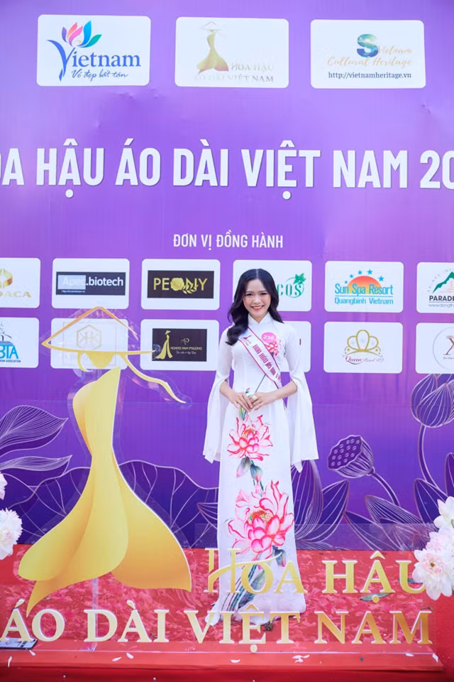 Nu sinh Bao chi xuat sac lot top 5 Hoa hau Ao dai Viet Nam 2022-Hinh-5