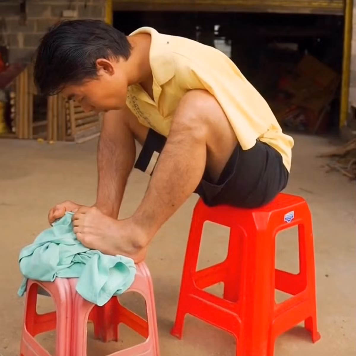 Chang trai khong tay tro thanh hien tuong mang o Trung Quoc-Hinh-3