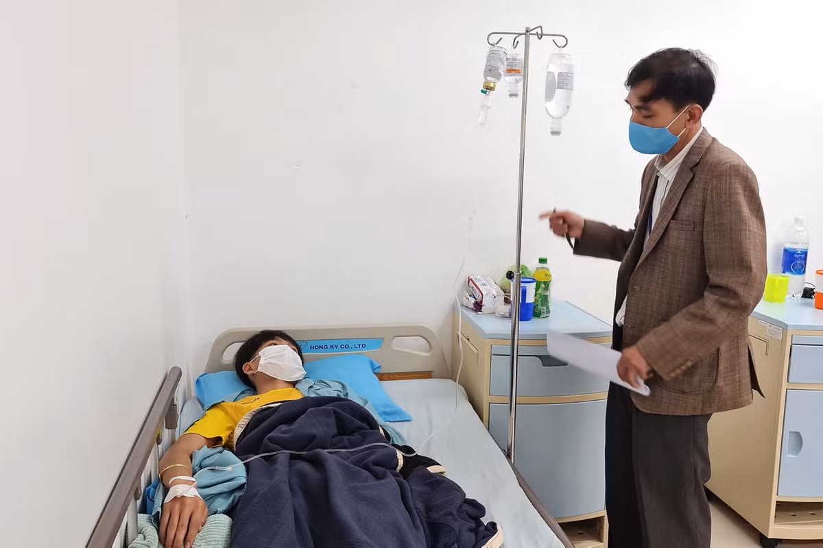 48 van dong vien, du khach nhap vien sau khi an banh mi noi tieng o Da Lat