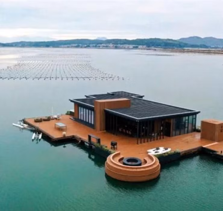 Đầu tiên là căn nhà trên biển độc đáo với diện tích khoảng 600m2 tại tỉnh Phúc Kiến, Trung Quốc.