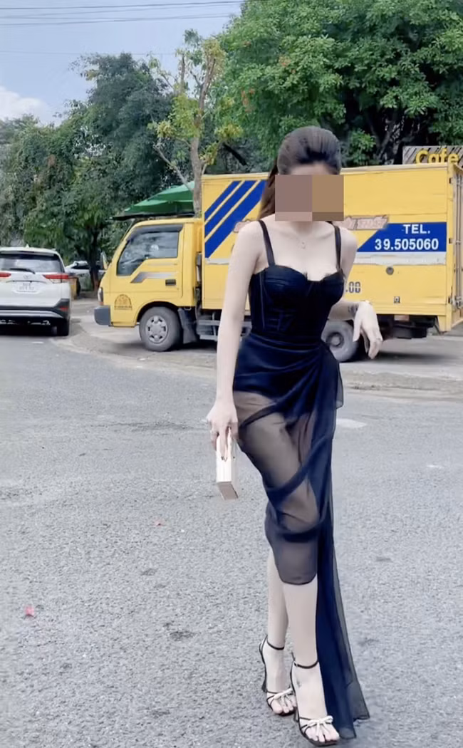 Khach moi dien vay xe dui di dam cuoi, khong nhan ra dau la co dau-Hinh-3