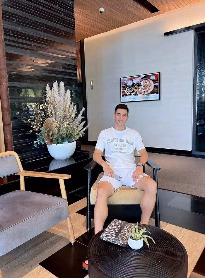 Tiến Linh nổi hứng làm thơ tình tứ, Văn Toàn lập tức vào phán Tien Linh noi hung lam tho tinh tu, Van Toan lap tuc vao phan