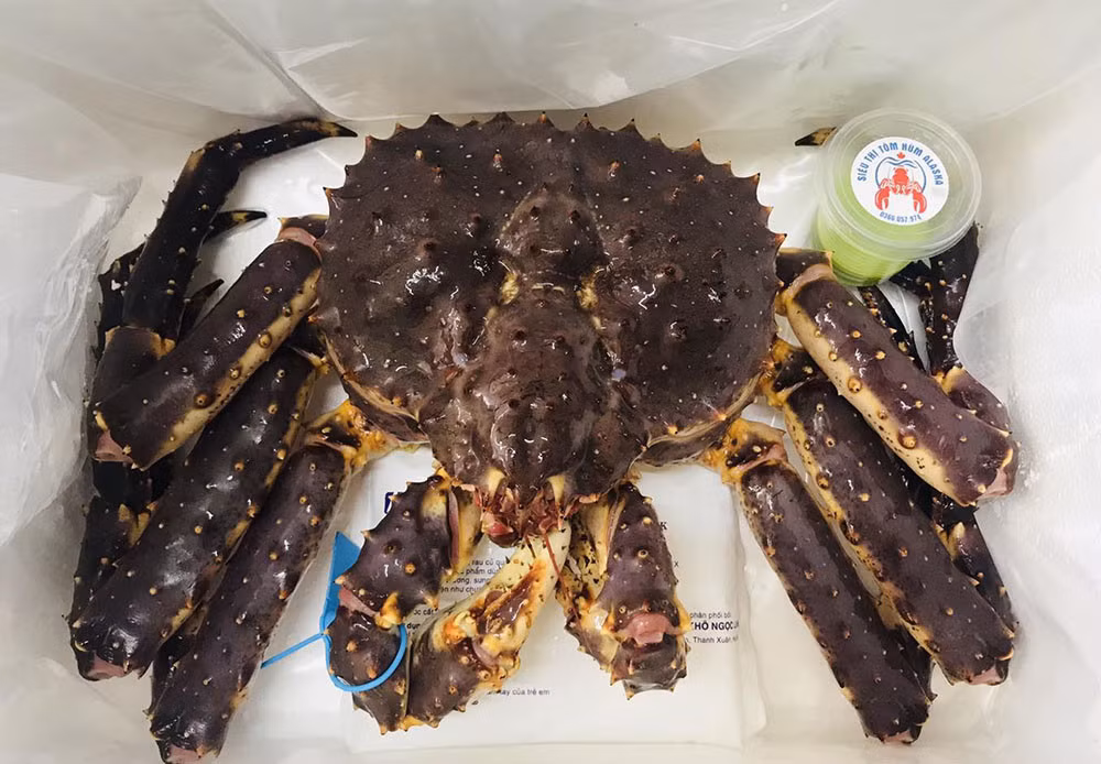 Đại gia bất động sản mua 72 con cua Hoàng đế đãi nhân viên Dai gia bat dong san mua 72 con cua Hoang de dai nhan vien