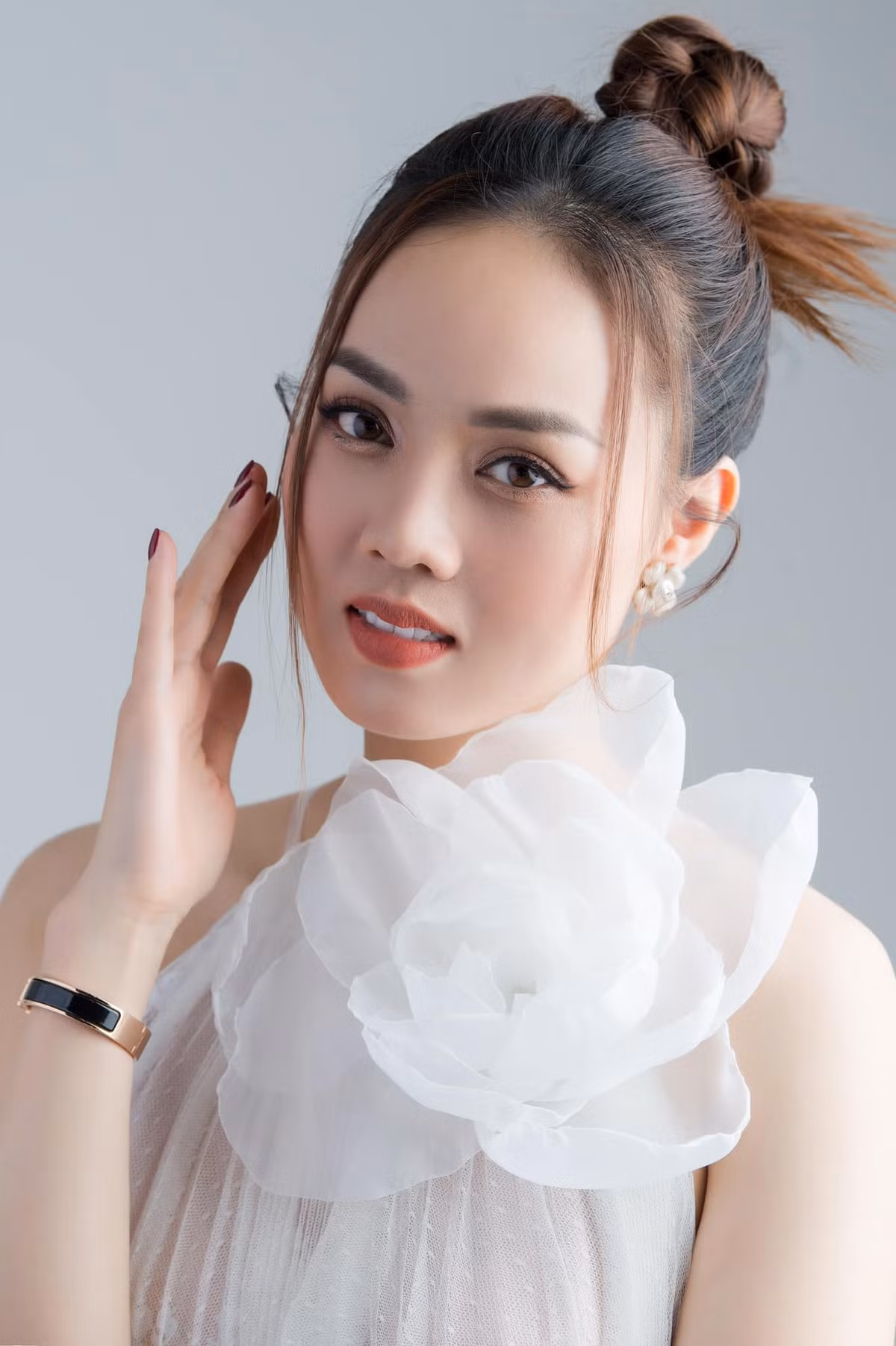 Cuộc đời 3 cô gái trẻ đẹp có chồng nổi tiếng showbiz Việt - Hình 3 Cuoc doi 3 co gai tre dep co chong noi tieng showbiz Viet-Hinh-3