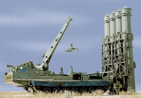 Xe bệ phóng thuộc hệ thống S-300VM.