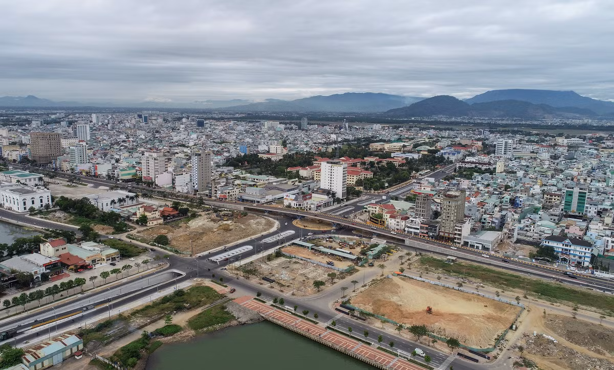 Nút giao thông phía tây cầu Trần Thị Lý nhìn từ trên cao.