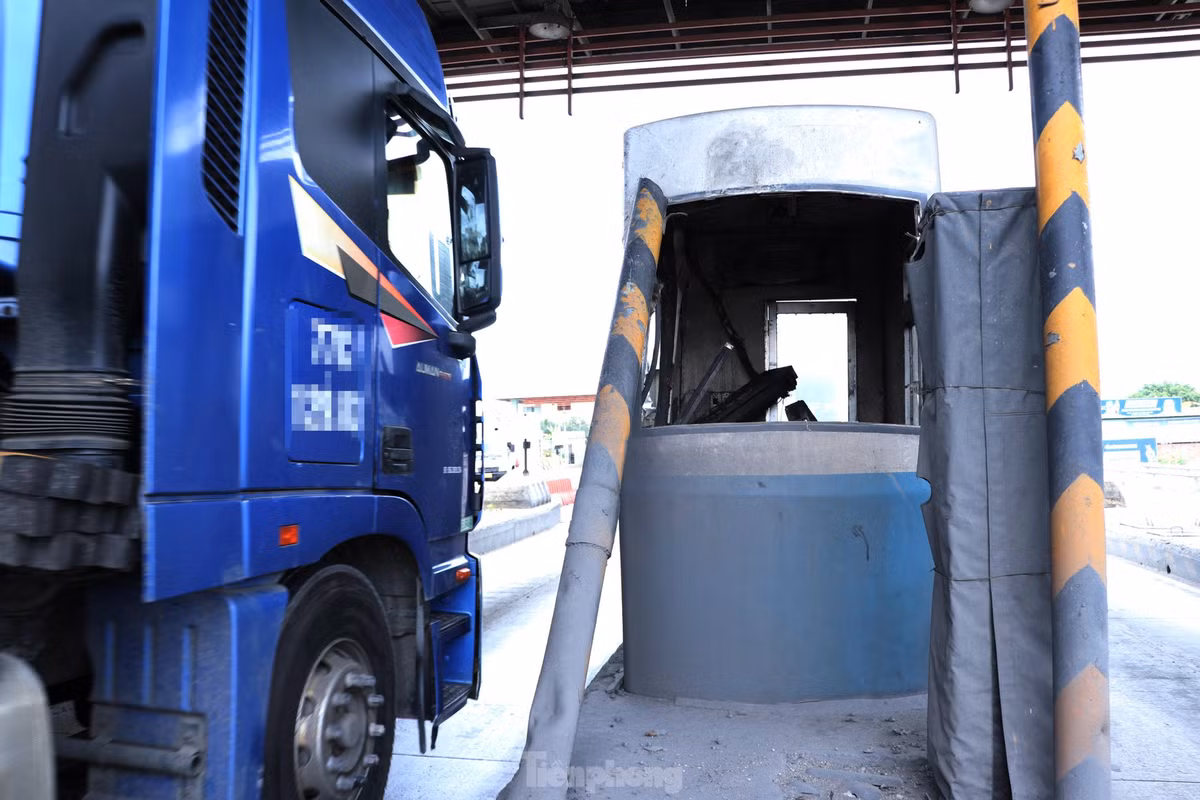 Sau hơn 3 năm dừng thu phí, nhiều hạng mục của tuyến cao tốc TPHCM - Trung Lương đã xuống cấp, hư hỏng nặng dù đã được đầu tư sửa chữa.