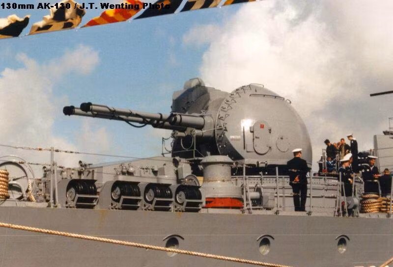 Đến năm 2005, Trung Quốc bắt đầu phát triển khẩu pháo nòng đơn H/PJ-38 nòng đơn. Đây là khẩu pháo nội địa được Trung Quốc tự sản xuất dựa trên khẩu AK-130 của Liên Xô trước đây, tỷ lệ nội địa của khẩu pháo này gần như hoàn toàn với cả hệ thống điện tử, điều khiển đều được Trung Quốc tự sản xuất.