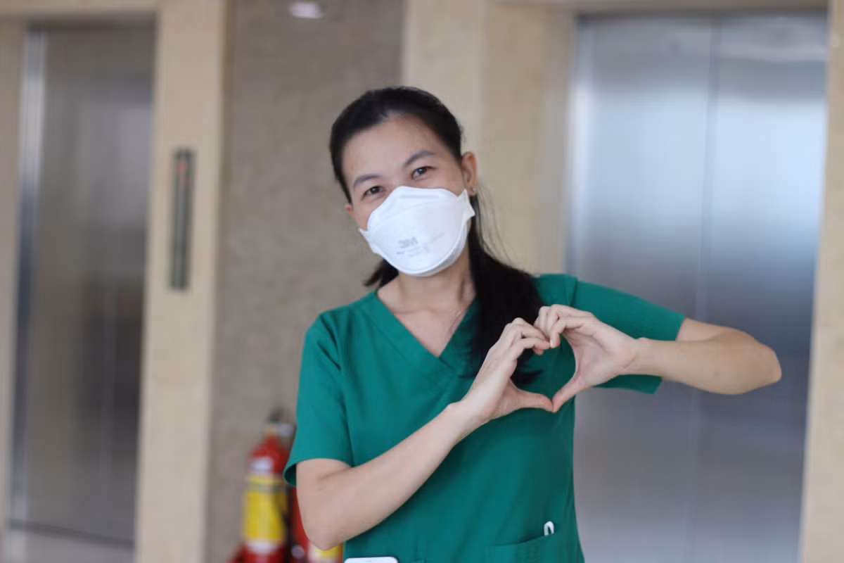 20/10 cua nhung nu bac si con o lai tuyen dau chong dich-Hinh-7