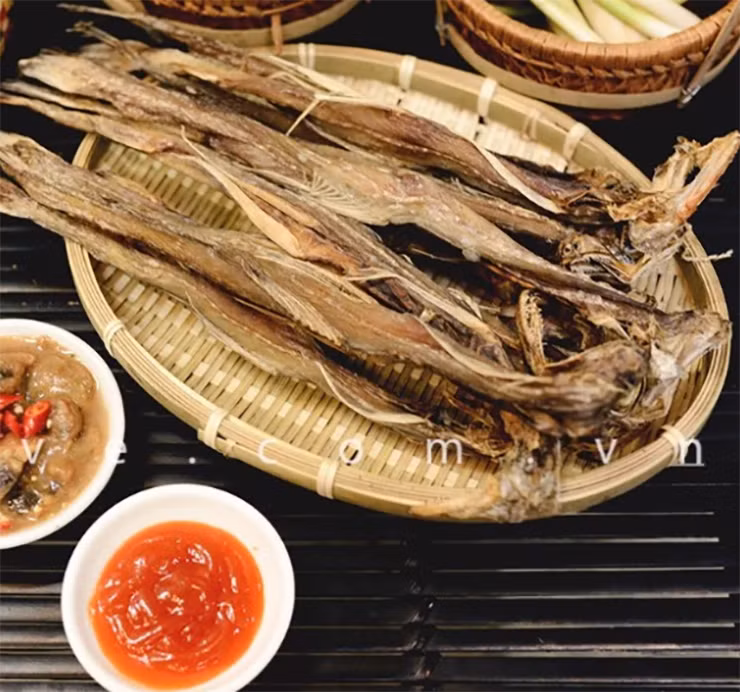 Hiện có nhiều địa chỉ bán cá khoai khô nhưng bạn nên chọn những địa chỉ uy tín, cá không bị ươn, không bị mốc.