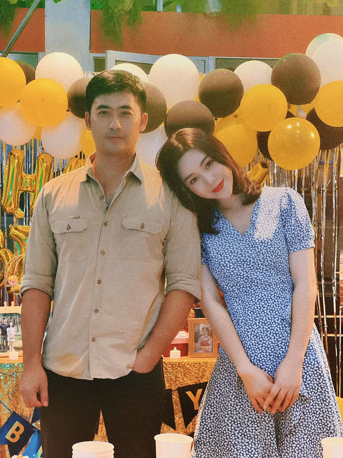 Cặp đôi có ít hành động tình cảm với nhau trên phim nhưng cũng tạo nên chuyện tình đẹp trong 'Garage hạnh phúc'.