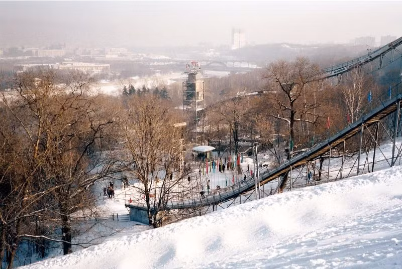 Bãi trượt tuyết ở ngoại vi Moscow.