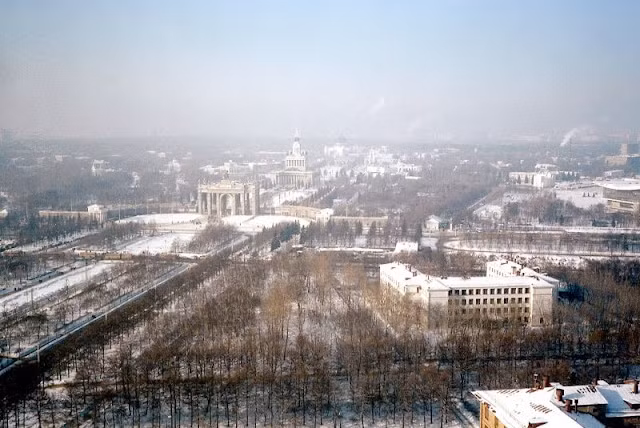 Khung cảnh mùa đông ở khu vực Trung tâm triển lãm toàn Nga, Moscow.