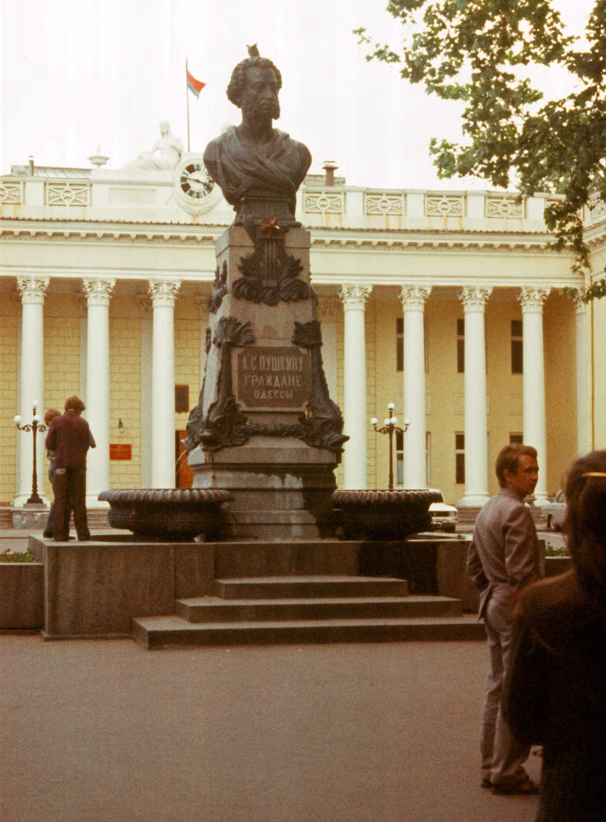 Tượng đài đại thi hào Nga Alexander Pushkin ở Odessa.
